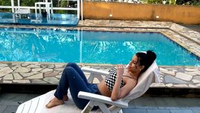 comi a clinte da minha patroa na casa da minha patroa ela pediu massagem e acabo sentando gostoso