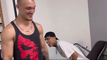 Twink eats Latina prostitute's pussy during private lesson