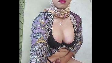 Naughty Hijab Shemale Masturbating And Cumming