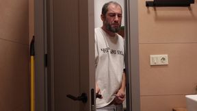 Twink Takes a Bath and Sucks His Stepdad's Dick