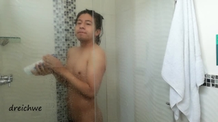 Baño caliente en todo mi cuerpo desnudo