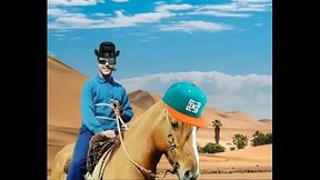 Novinho cavalgando ao som de Old Town Road