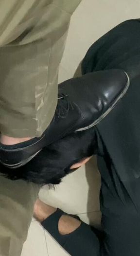 Lucky sub licking drops of my pi$$ 😈….findom paypig cashmaster alphamaster alphadom footdom cuck alpha malefeet maledom alphamaster