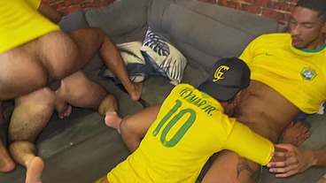 TORCEDORES BRASILEIROS GRANDE ORGIA GAY - PARTE 02