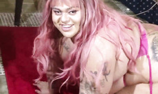 TRANSEXUAL GORDA E RABUDA SENTOU NA CARA DO SUBMISSO AT