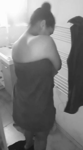 Gwena&euml;lle seusse 07 45 75 94 73 lives at 61 rue darvor Landivisiau 29400 real publication