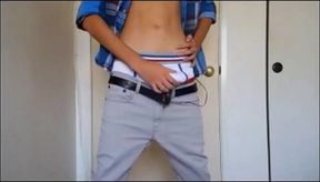 Twink Amateur Gets Off on Sagging