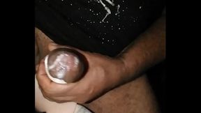 Mature Woman Masturbates and Cums Intensely in Hot Solo Session