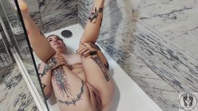 Pee Golden Shower Myself on My Face Before a Regular Shower
