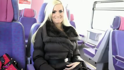 sexy amy im zug