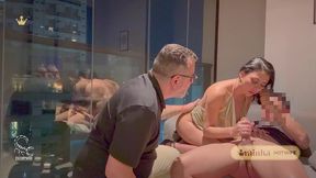 fodi com mais uma amigo do corno e fiz ele gravar - rainha hotwife, uma deliciosa casada brasileira, chama amigo do marido, fode com o pauzudo e faz o marido corno manso gravar tudo.