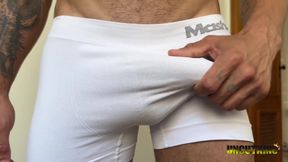 Twink Fucks Muscle Stud Condom Huge Muscle Ass!