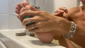 Pampering Myself: Relaxing Foot Scrub in the Bathtub