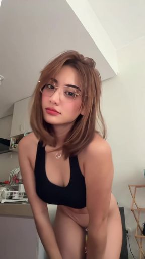 Pinay with slim thighs shows off her impressive thigh gap