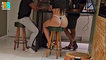Realizador Baiano com a deliciosa Hotwife Milahot na frente do corninho enquanto o CUCKOLD filma a esposa com negão bbc