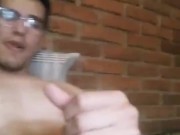 Activo dotado se masturba hasta eyacular