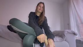 Mujeres calientes tocan y se follan con sus pies