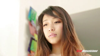 布鲁斯·文图尔猛击梅子·阿斯卡拉紧致的臀部