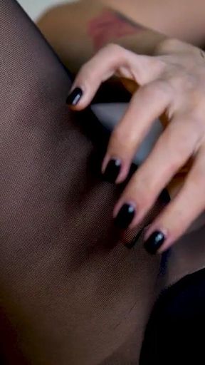 Alexa Creed Is Tearing off Her Nylon Pantyhose! Watch Her Destroy Her Nylons and Get Teased by the View!