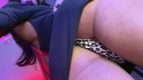 te provoco, teu pau durao eu coloco ele pra fora e chupo e sento. depois gozo assim pra vc ver meu cuzinho contraindo. tesaaao