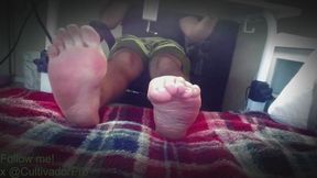 Foot Fetish Ignore Oiled Soles