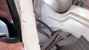 Pé firme, ordem dada: a Kombi obedece.