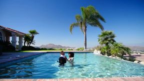 Nicole Kitt &amp; Dorian Del Isla pool fun