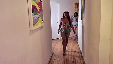 una historia jamás contada, donde la fantasía se volverá el placer 🤤 y la magia una lujuria