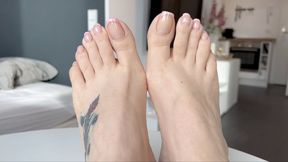 Do you like toenails, baby? Goddess Grazi (MP4-HD 1080p)