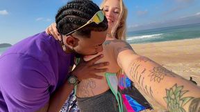 curtindo a praia do rj com a loira mais gostosa loiraluxx