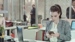 Drietal &#8211; Anale trio voor stiefmoeder met grote kont en stiefzus Lana Rhoades