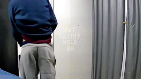 Motoboy hetero t&iacute_mido do pau uncut delicioso veio gozar no GH e quase n&atilde_o conseguiu... Por&eacute_m n&atilde_o desisti e consegui tirar muito leite dele!!! (COMPLETO NO RED)