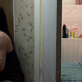 A Neighbor Fucked Me in the Mouth While My Husband Was Washing in the Shower