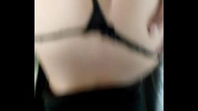 amiga bien zorra conmigo dandole rico  en tanga de lado