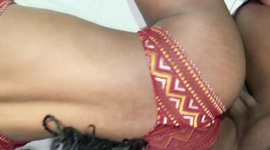 He can’t even last with the petite ebony
