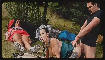 Sultry Cougar Seduction: Outdoor Tryst