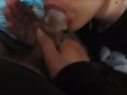 mon gros voisin me donne de l'argent pour lui vider ses couilles pleines dans ma bouche