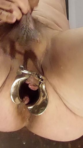 Vaginal speculum, monster dildo and cum!