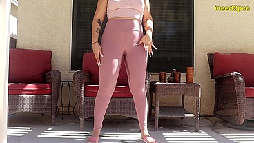 Amatuer Rollii wetting her pants 1st time ever! real omorashi