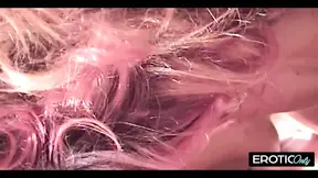 Deutsche Freundin verf�hrt in der Sauna