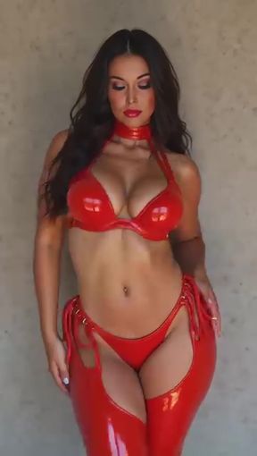 Brunette in latex shows off her curvy figure on TikTok