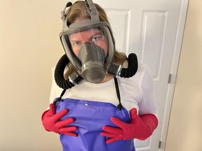 Fetishy Masked MILF Neighbor gives you a Glovejob