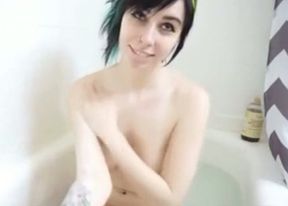 Hot emo teen is dildoing herself in the bathtub for your viewing pleasure