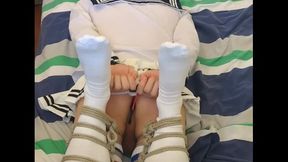 Tightly Bundled Femboy Cums Without Touching