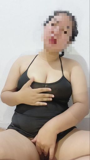 Beautiful college student can't stand to be accompanied by someone's husband