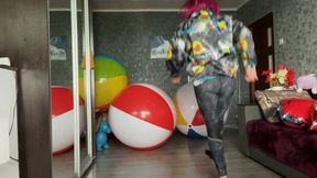 looner girl play with shosu balls