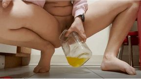 My Burning Pee in a bottle (WMV)