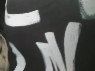 Fitting the big-bottomed beauty