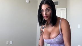 Blonde MILF's Finger Magic Fixes Frigid Fingers