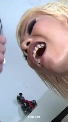 Facial Hotts Snip